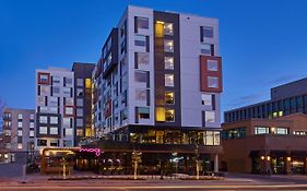 Moxy Denver Cherry Creek Exterior photo